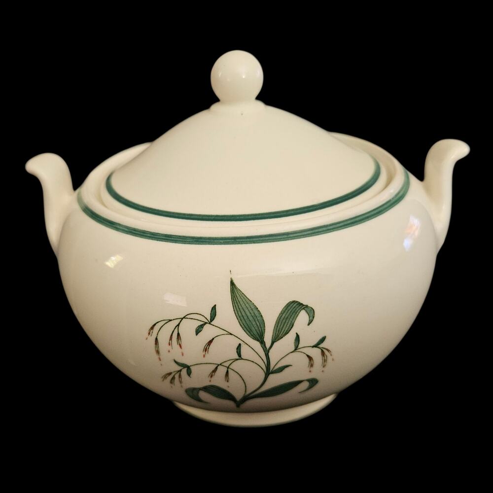 Wedgwood Broomgrass Covered Sugar Bowl Green Floral Creamware England